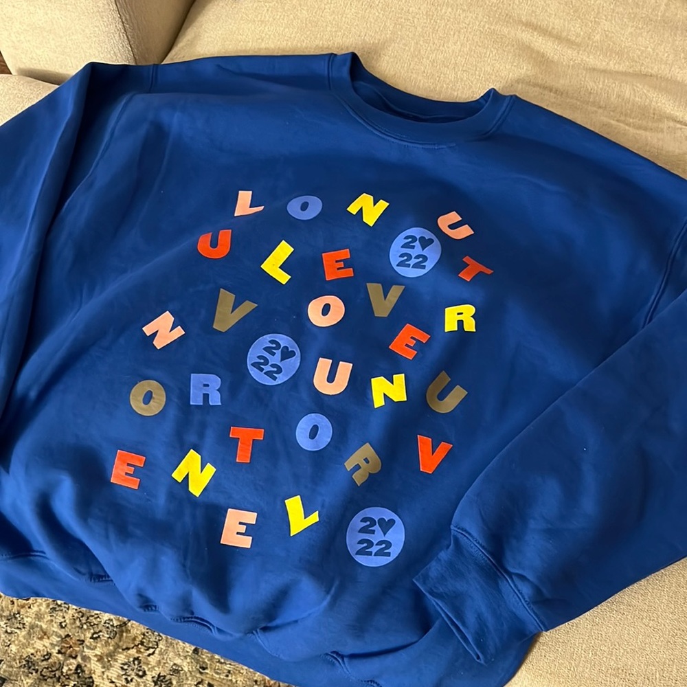 *NEW* NEVER WORN HARRY STYLES LOVE ON TOUR 2022 SWEATSHIRT